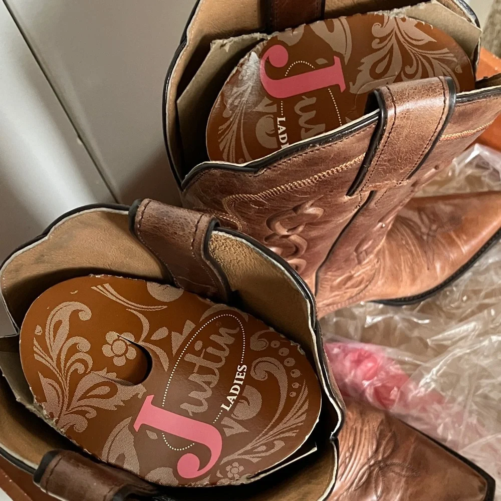 Women’s Justin 13 “ western boots . Brown Sophia style L4341 size 7 B - Picture 2 of 7